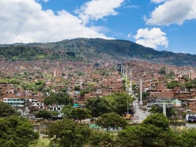 Канатная дорога. Фото: imageBROKER / Alamy Stock Photo Канатная дорога. Фото: imageBROKER / Alamy Stock Photo